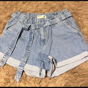 Paper bag high waisted shorts. Size 11